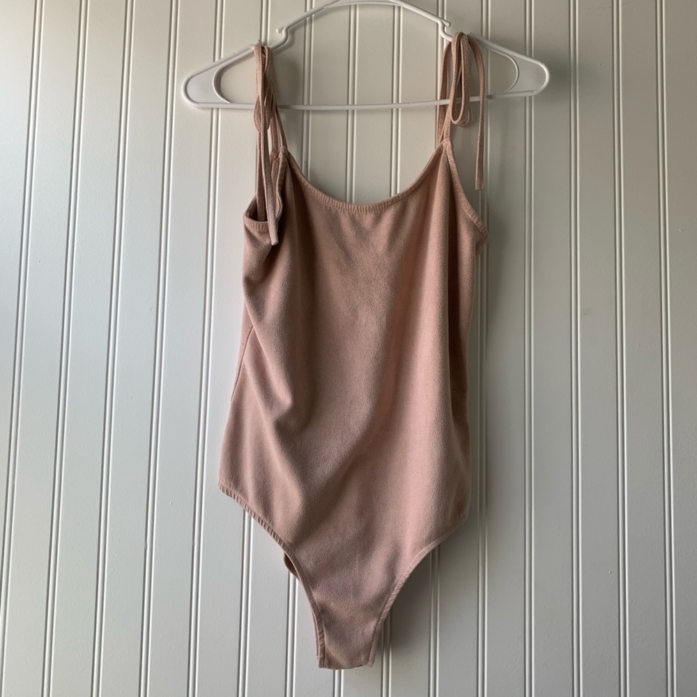 🌟Pink faux-suede bodysuit